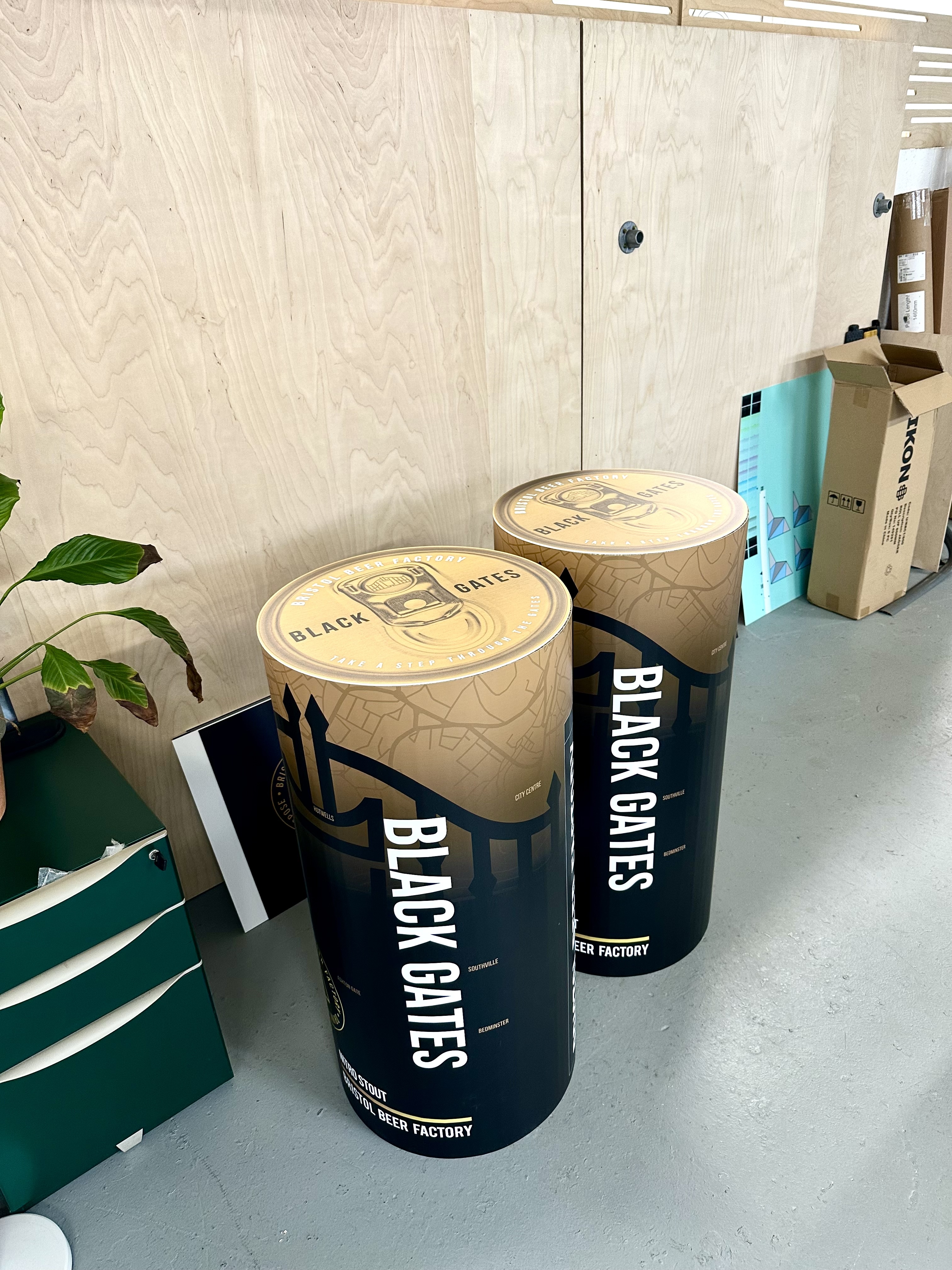 Black gates xanita Cans